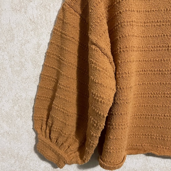 Twik cropped boxy sweater with balloon sleeves. - Picture 2 of 3